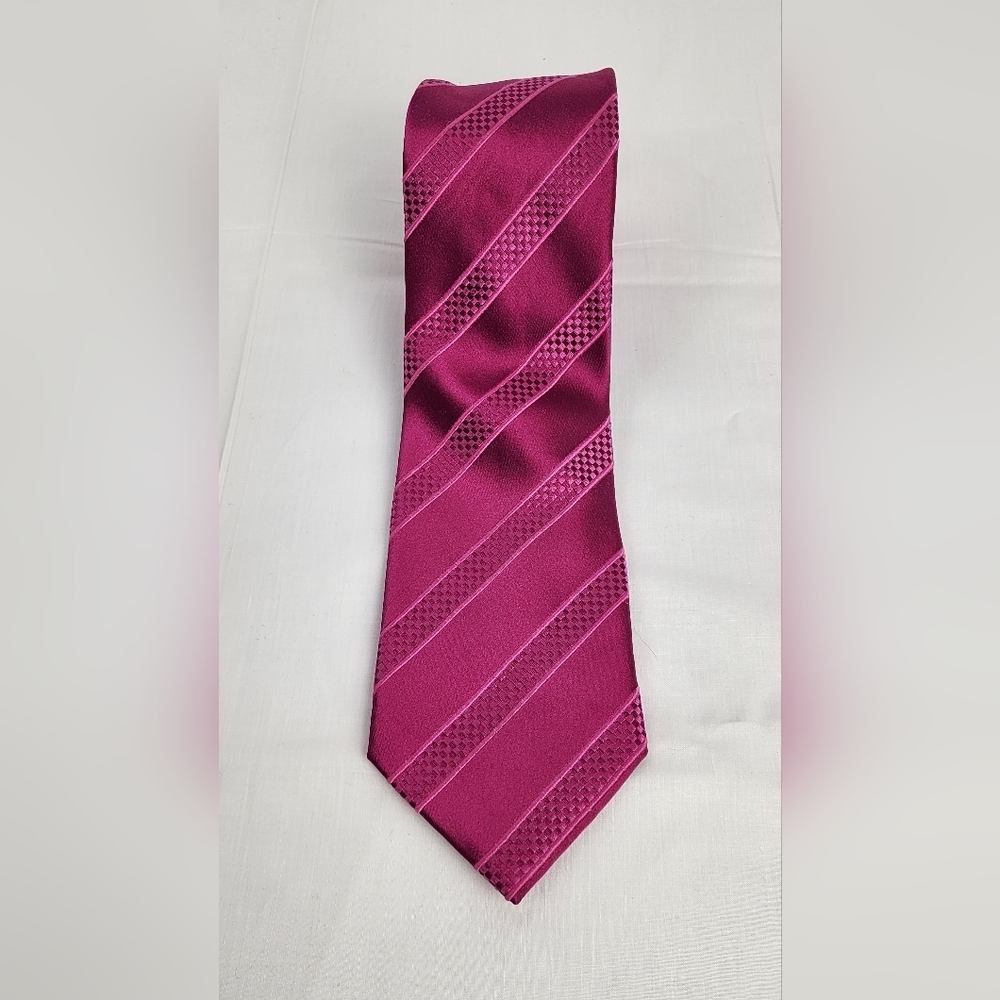 💪 DONALD J. TRUMP SIGNATURE COLLECTION SILK MEN'S TIE - PINK 💪